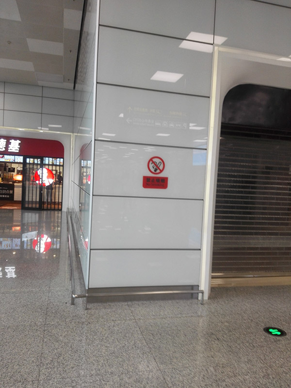 建筑、家具和家電鋼化玻璃油墨在室內(nèi)隔斷上的運(yùn)用